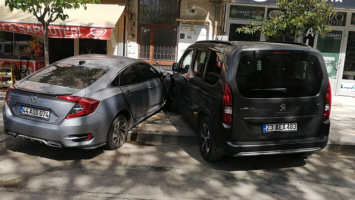 Elazığ'da Kalp Krizi Geçiren ve Hastaneye Götürülürken Kaza Geçiren Kadın Kurtarılamadı