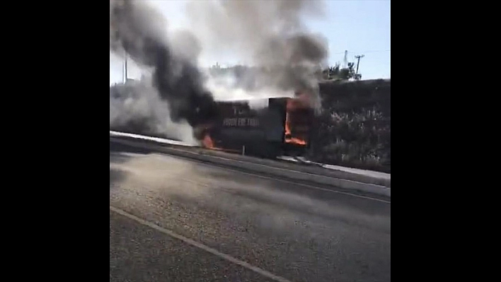 Elazığ'da Kamyon Alev Alev Yandı