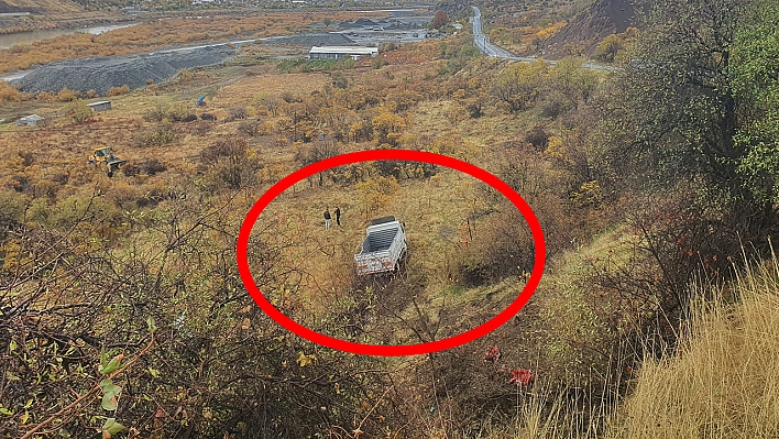Elazığ'da kamyonet 50 metrelik uçurumdan düştü