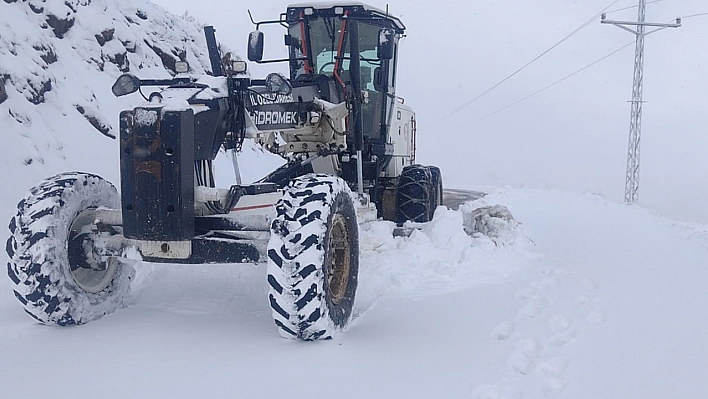 Elazığ'da kar 5 köy yolunu kapattı