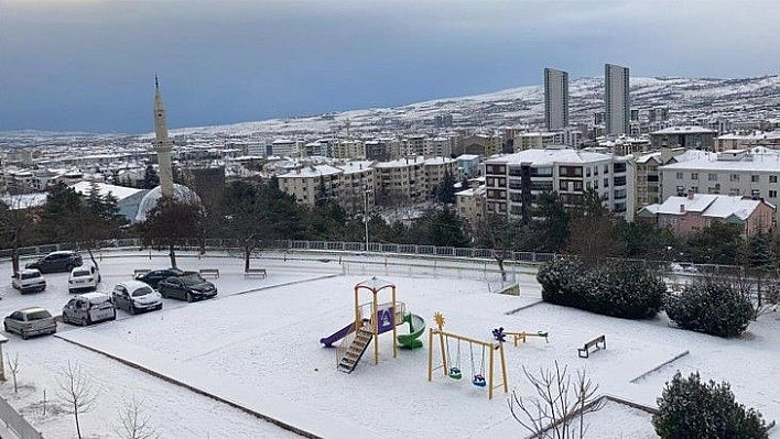 Elazığ'da kar etkili oldu, 101 köy yolu kapandı