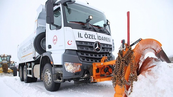 Elazığ'da kar nedeniyle 12 köy yolu kapandı