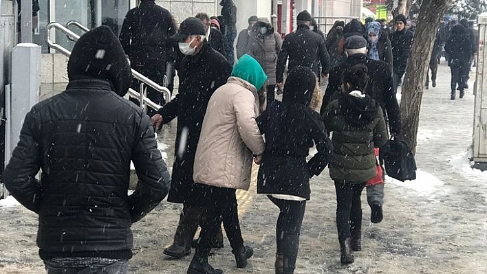 Elazığ'da Kar Yağışı Etkisini Sürdürüyor