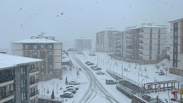 Elazığ'da kar yağışı etkisini sürdürüyor