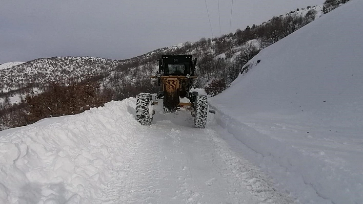 Elazığ'da kar yağışı sonrası 505 köy yolu ulaşıma kapandı