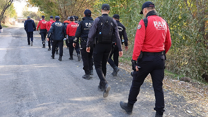 Elazığ'da kayıp otizmli Veysel'i arama çalışmaları bir haftadır sürüyor