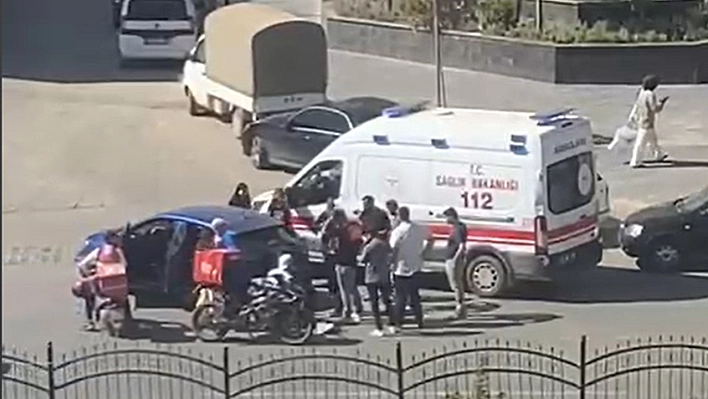 Elazığ'da kaza: Motosikletli araca çarptı