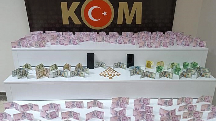 Elazığ'da Kendilerini Polis Olarak Tanıtıp Vatandaşı 750 Bin Lira Dolandırdılar