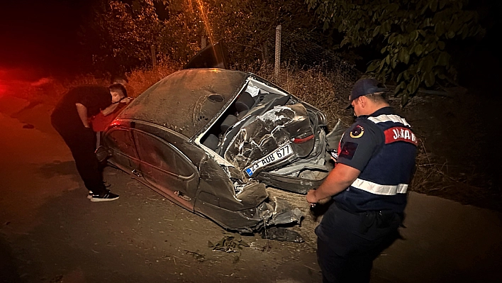 Elazığ'da Kontrolden Çıkan Araç Yoldan Çıktı: 2'si Ağır 3 Yaralı