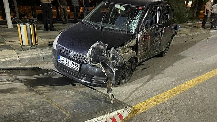 Elazığ'da kontrolden çıkan otomobil ağacı devirdi: 3 yaralı