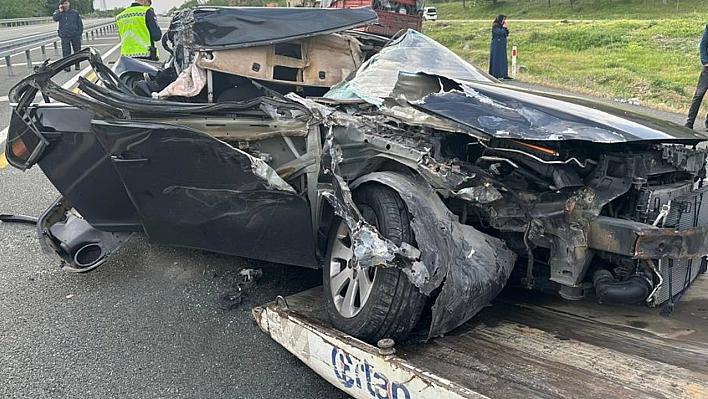 Elazığ'da Korkunç Kaza: 4 Yaralı! Araç Kullanılamaz Hale Geldi!