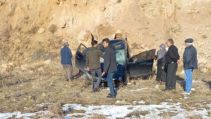 Elazığ'da korkunç kaza: Otomobil takla attı!