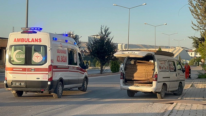 Elazığ'da korkutan kaza: Panelvandan düşen çocuk ağır yaralı