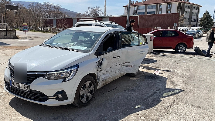 Elazığ'da korkutan trafik kazası: 3 yaralı