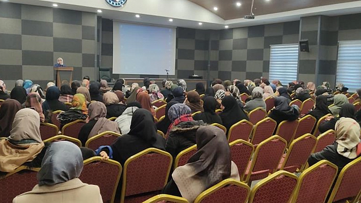 Elazığ'da Kur'an Kursu Öğreticilerine Yönelik Seminer Düzenlendi