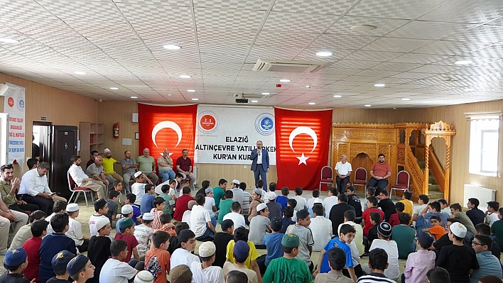 Elazığ'da Kur'an kursunda karne ve ödül sevinci