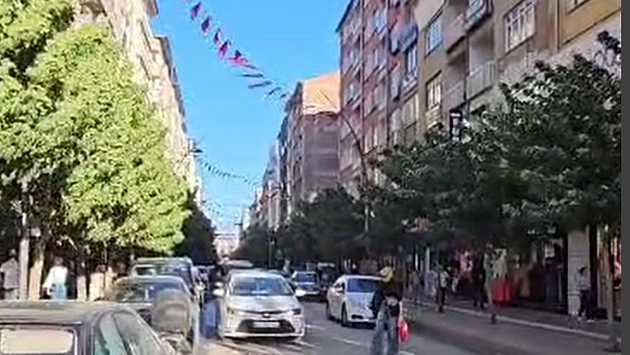 Elazığ'da kuvvetli rüzgar etkisini sürdürüyor