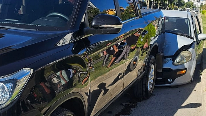 Elazığ'da maddi hasarlı kaza