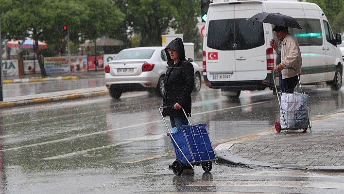 Elazığ'da sağanak yağış etkili oldu