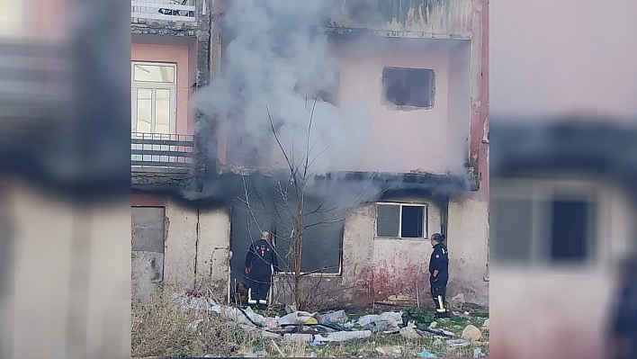 Elazığ'da Metruk Bina Yangını