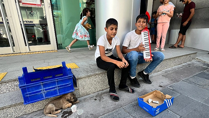 Elazığ'da Minik Müzisyenler Yürekleri Isıttı