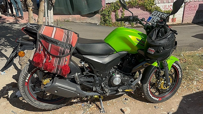 Elazığ'da motosiklet yayaya çarptı: 2 yaralı