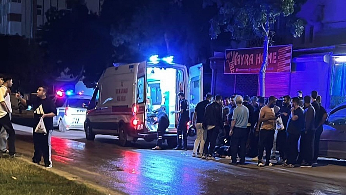 Elazığ'da motosiklet yayaya çarptı: 2 yaralı