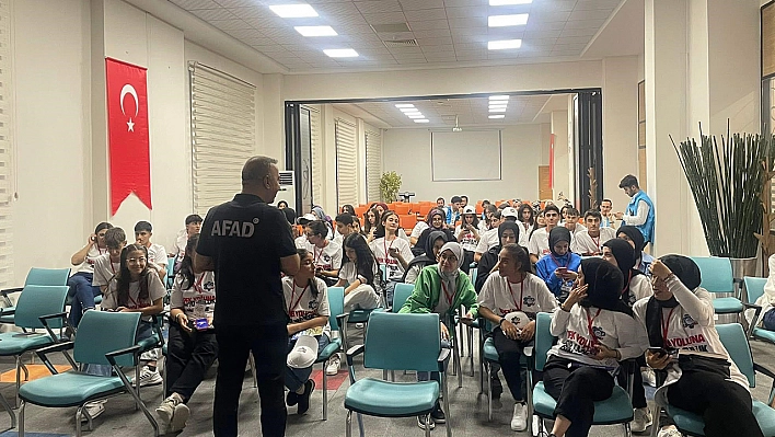 Elazığ'da öğrencilere afet ve acil durum yönetimi eğitimi verildi