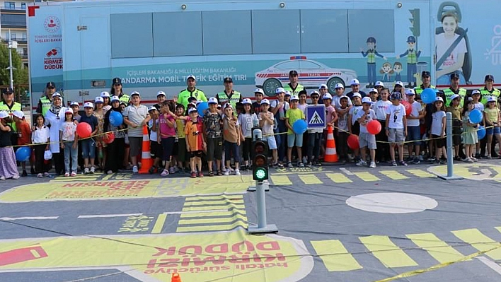 Elazığ'da Öğrencilere Trafik Eğitimi Verildi