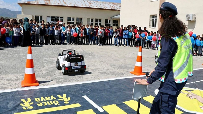 Elazığ'da Öğrencilere Trafik Güvenliği Eğitimi Verildi