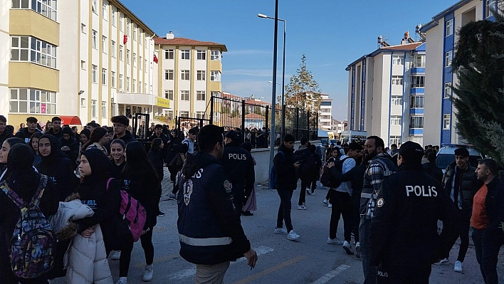 Elazığ'da Okul Önlerindeki Denetimler Sürüyor