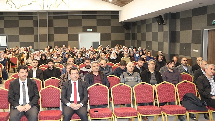 Elazığ'da 'Örgün Eğitimle Birlikte Hafızlık Projesinin Anlamı' Konferansı