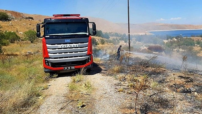 Elazığ'da örtü yangını