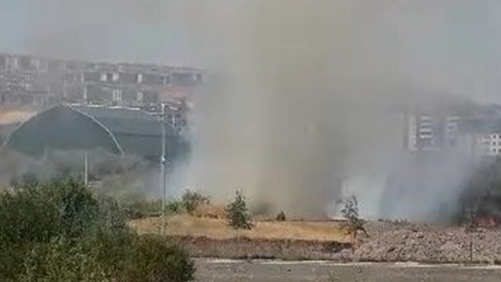 Elazığ'da otluk alanda yangın