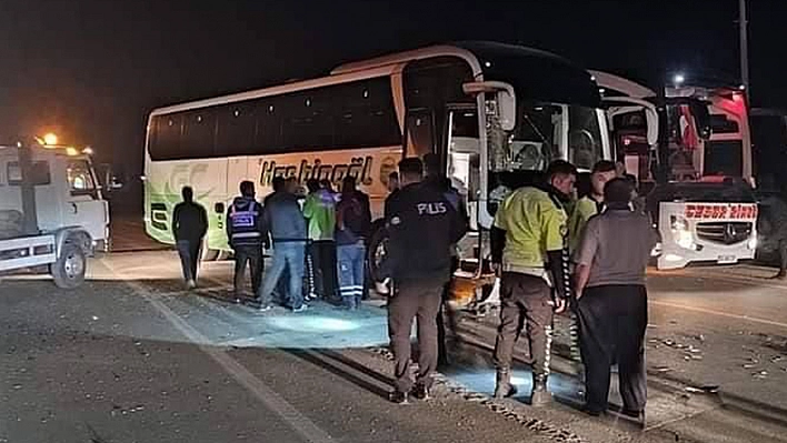 Elazığ'da Otobüs İle Otomobil Çarpıştı