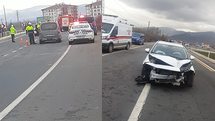 Elazığ'da Otomobil Bariyerlere Çarptı: Çok sayıda Yaralı Var 