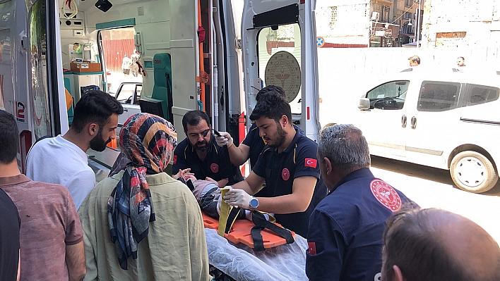 Elazığ'da Otomobil Çocuğa Çarptı