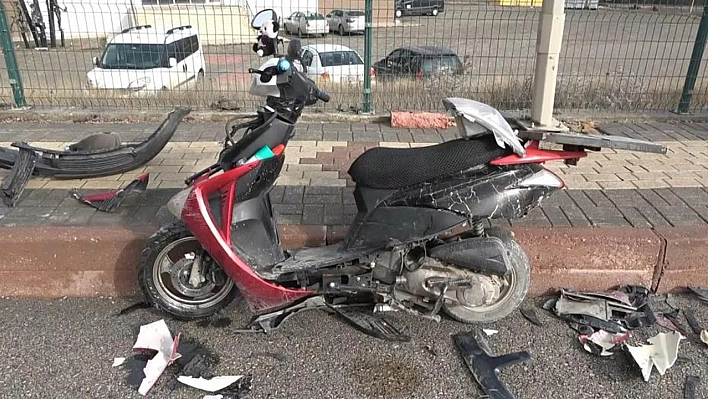 Elazığ'da Otomobil İle Motosiklet Çarpıştı