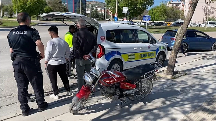 Elazığ'da otomobil ile motosiklet çarpıştı: 2 yaralı
