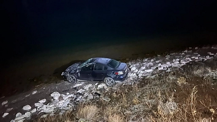 Elazığ'da otomobil şarampole uçtu: 1 yaralı