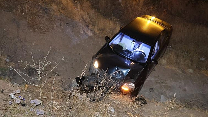 Elazığ'da otomobil şarampole uçtu: Çok sayıda yaralı var!