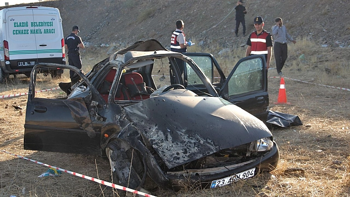 Elazığ'da otomobil şarampole yuvarlandı: 1 ölü, 2'si ağır 3 yaralı