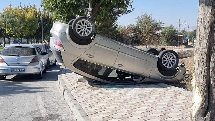 Elazığ'da otomobil takla attı!