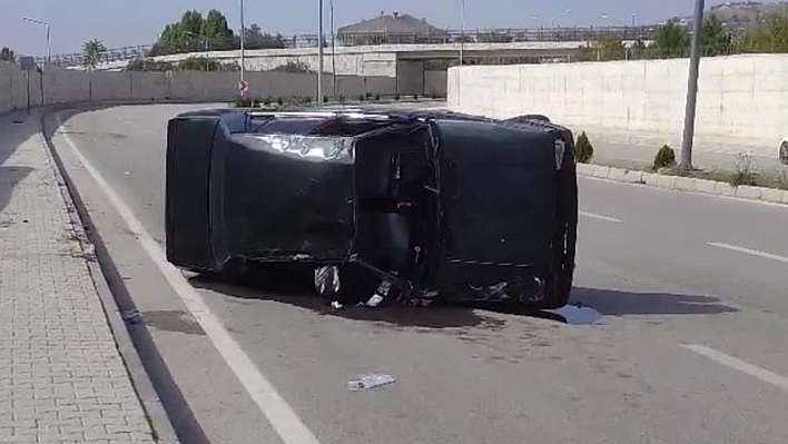 Elazığ'da otomobil takla attı!