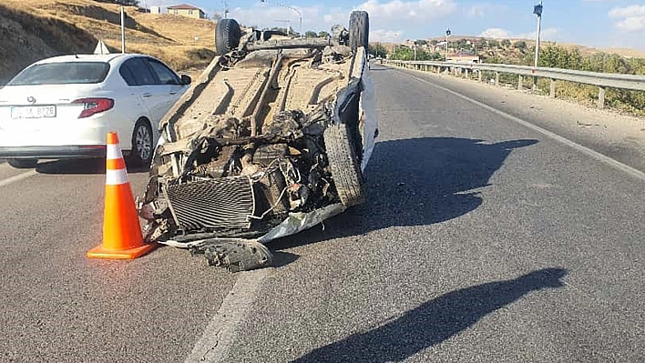 Elazığ'da otomobil takla attı