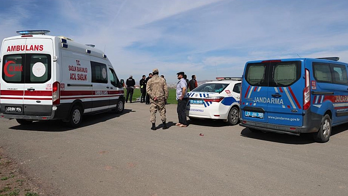 Elazığ'da Otomobil Tarlaya Uçtu!