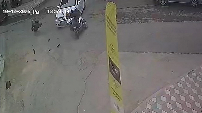Elazığ'da otomobile çarpan motosikletli havada takla attı