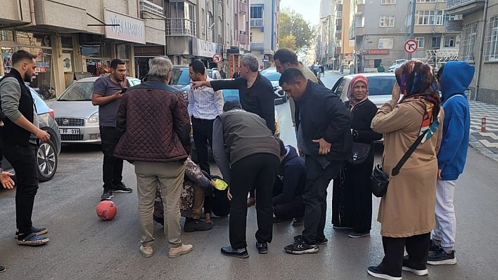 Elazığ'da otomobilin çarptığı çocuk yaralandı