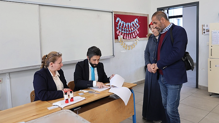 Elazığ'da Oy Kullanma İşlemleri Devam Ediyor