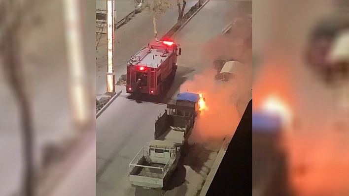 Elazığ'da Park Halindeyken Alev Alan Traktörü İtfaiye Ekipleri Söndürdü